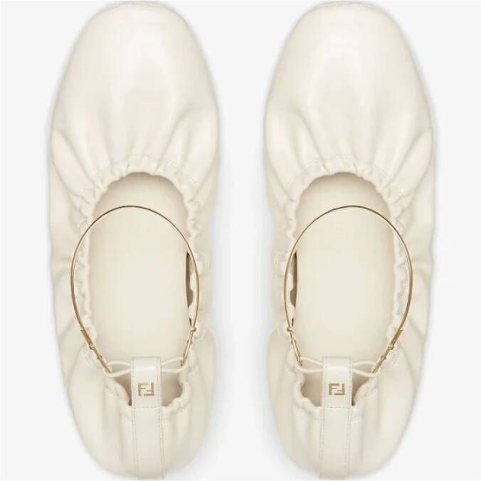 Fendi Witte leren ballerina flats met enkelband Beige Dames