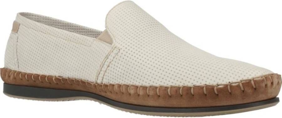 Fluchos Witte Leren Loafers met Geperforeerde Details White Heren