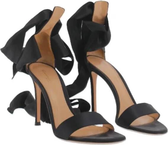 Gianvito Rossi Pre-owned Canvas heels Black Dames