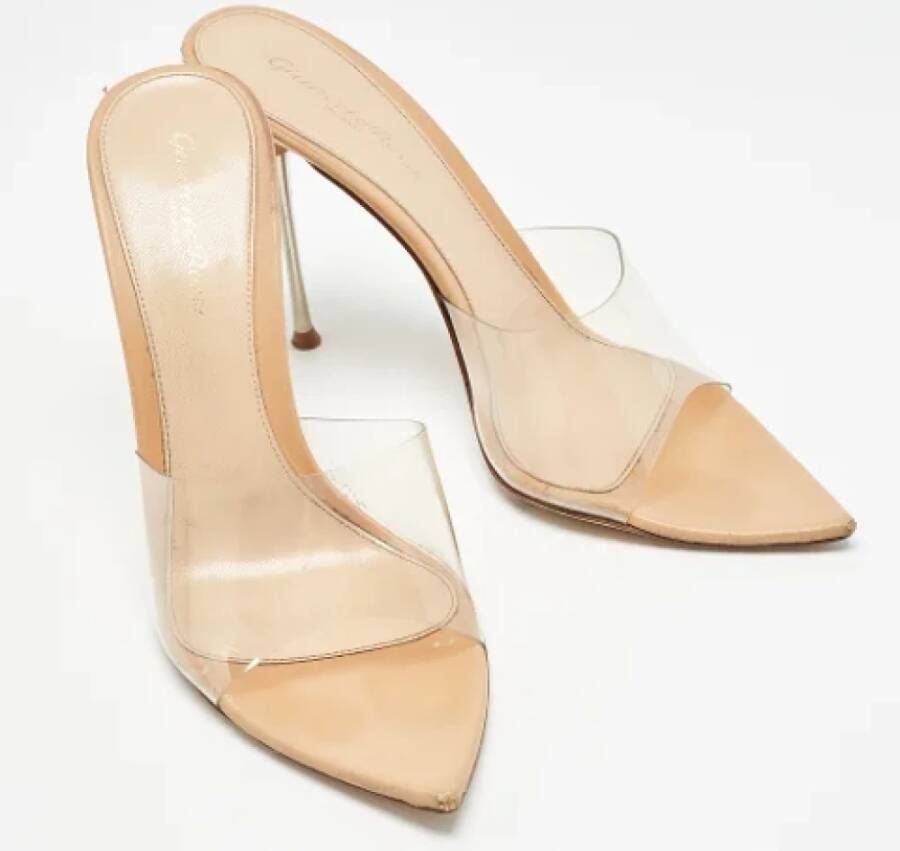 Gianvito Rossi Pre-owned Fabric sandals Beige Dames