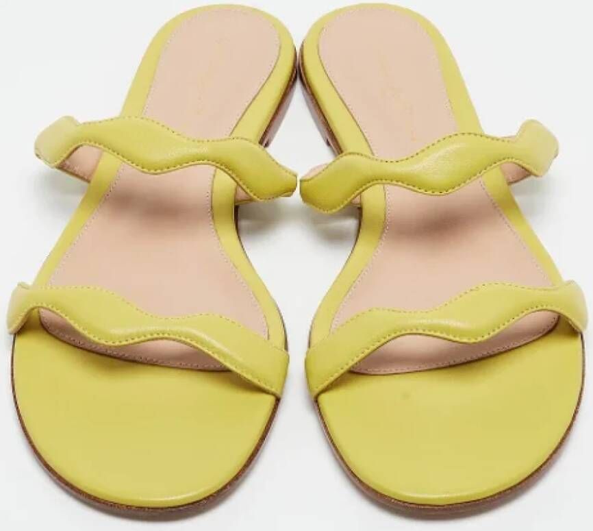 Gianvito Rossi Pre-owned Leather flats Yellow Dames