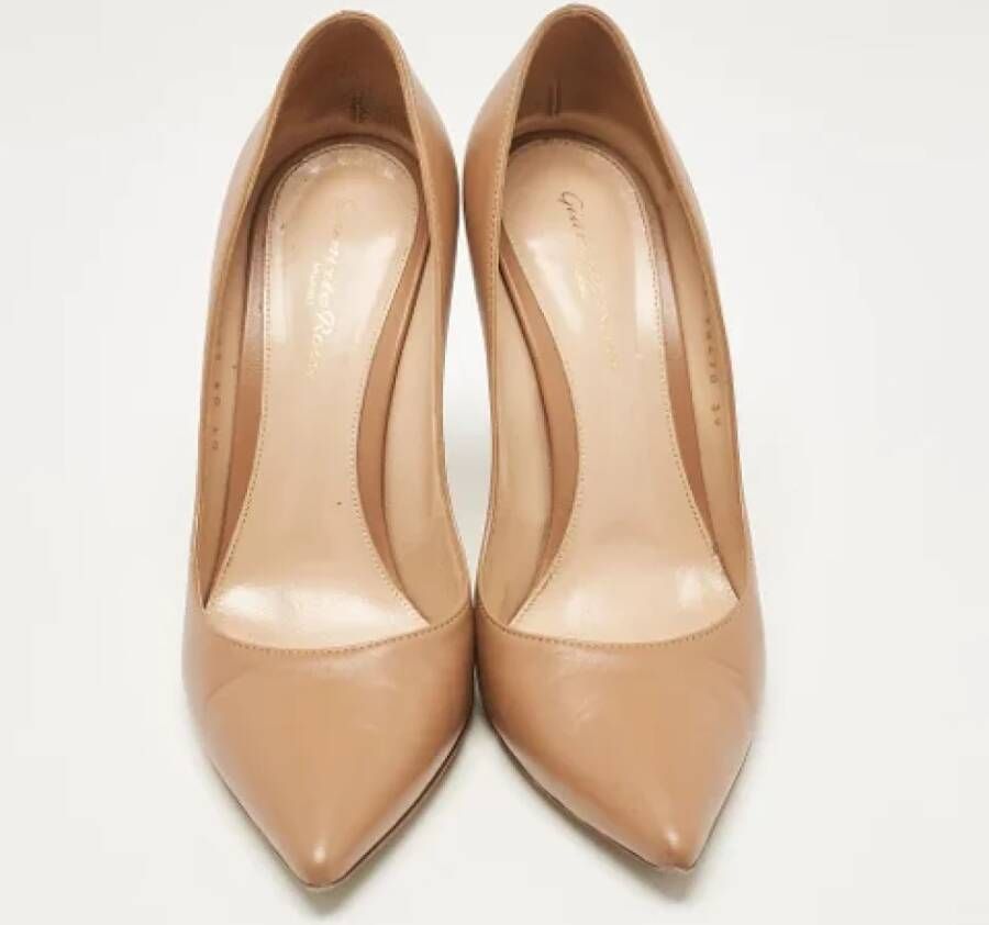 Gianvito Rossi Pre-owned Leather heels Beige Dames