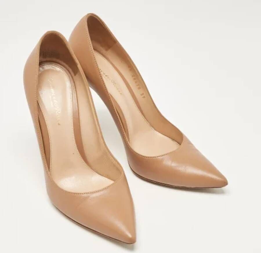 Gianvito Rossi Pre-owned Leather heels Beige Dames