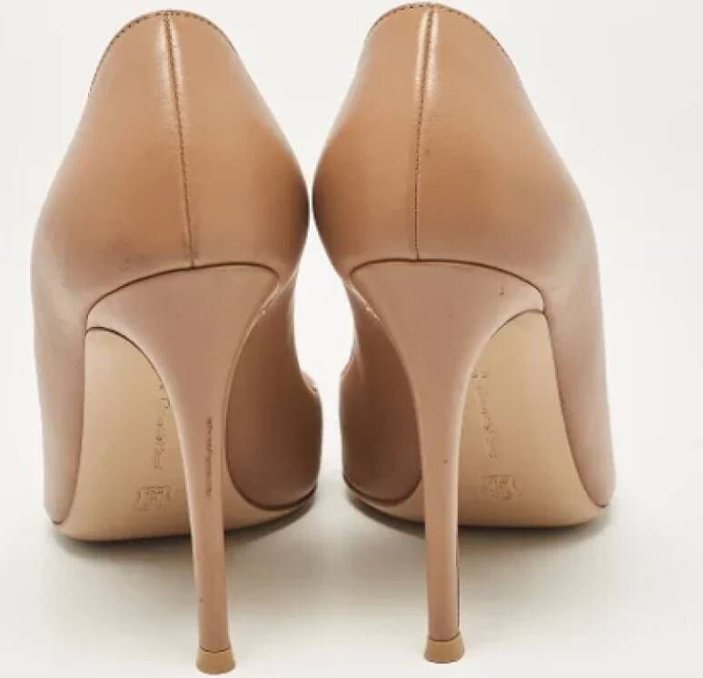 Gianvito Rossi Pre-owned Leather heels Beige Dames