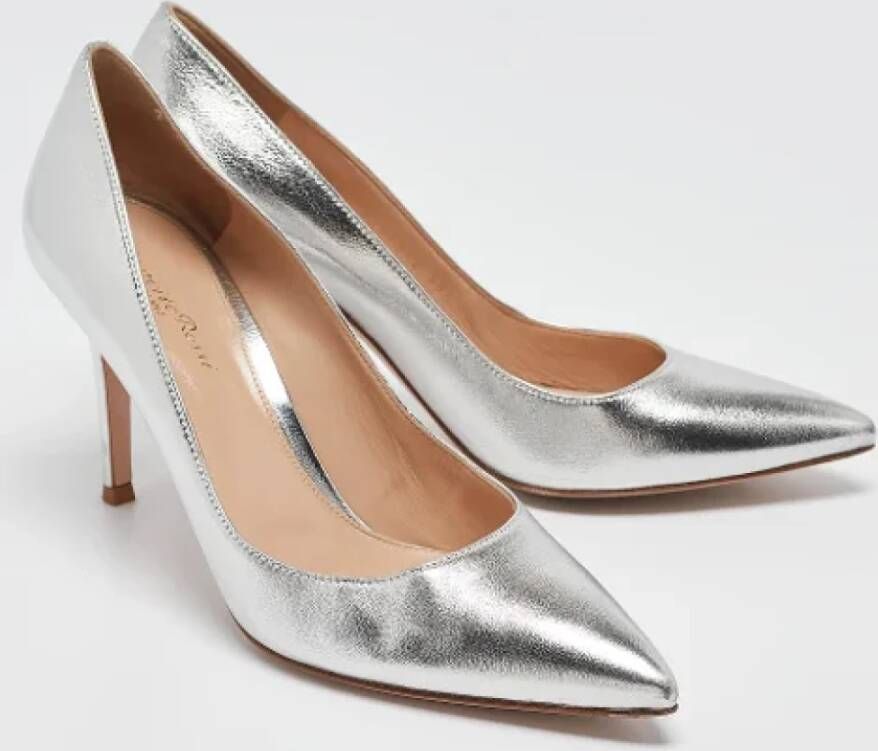 Gianvito Rossi Pre-owned Leather heels Gray Dames