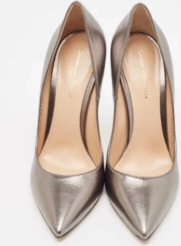 Gianvito Rossi Pre-owned Leather heels Gray Dames