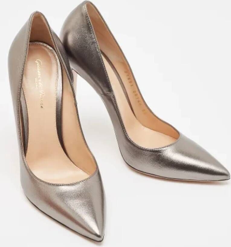 Gianvito Rossi Pre-owned Leather heels Gray Dames