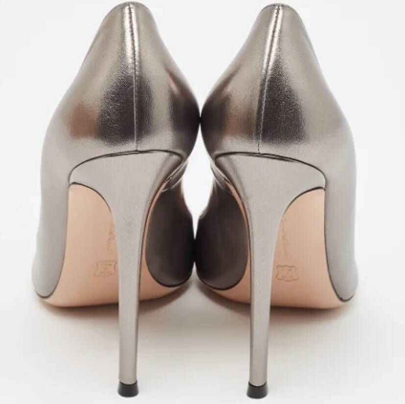 Gianvito Rossi Pre-owned Leather heels Gray Dames