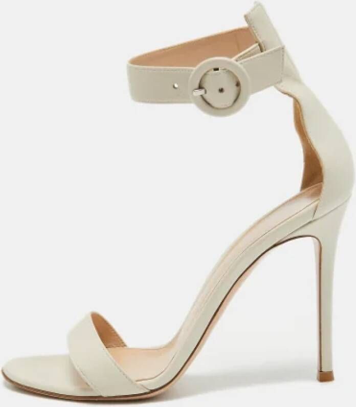 Gianvito Rossi Pre-owned Leather heels White Dames