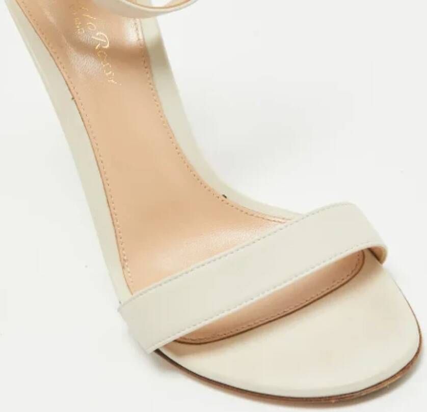 Gianvito Rossi Pre-owned Leather heels White Dames