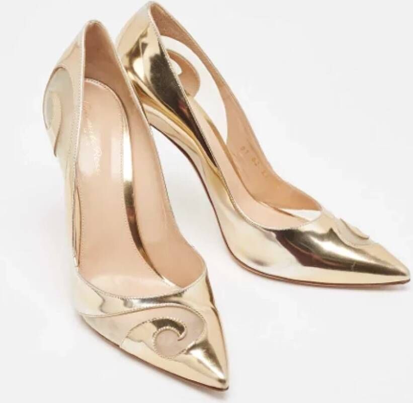 Gianvito Rossi Pre-owned Leather heels Yellow Dames