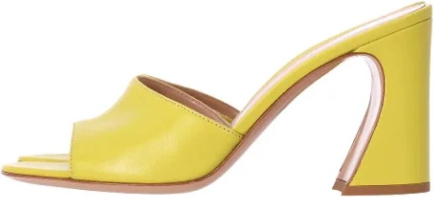 Gianvito Rossi Pre-owned Leather heels Yellow Dames