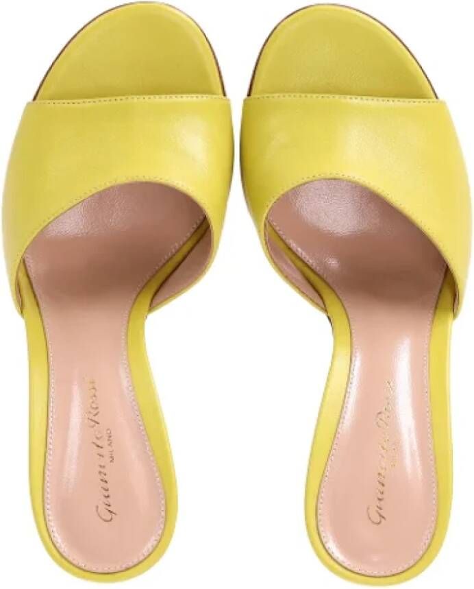 Gianvito Rossi Pre-owned Leather heels Yellow Dames