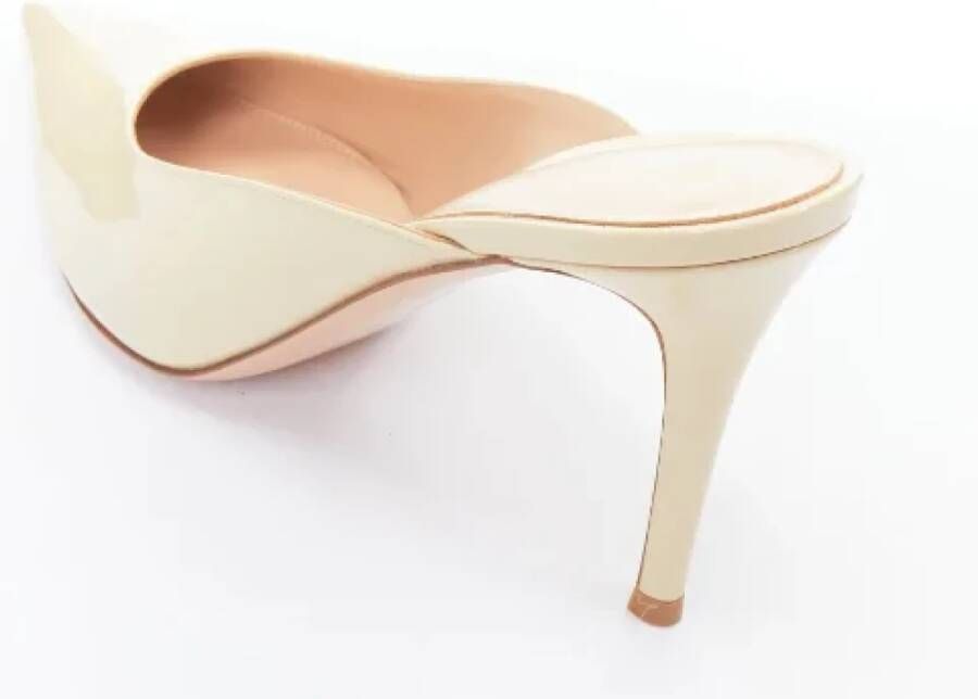 Gianvito Rossi Pre-owned Leather mules Beige Dames