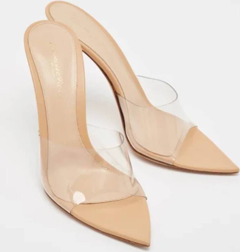 Gianvito Rossi Pre-owned Leather sandals Beige Dames