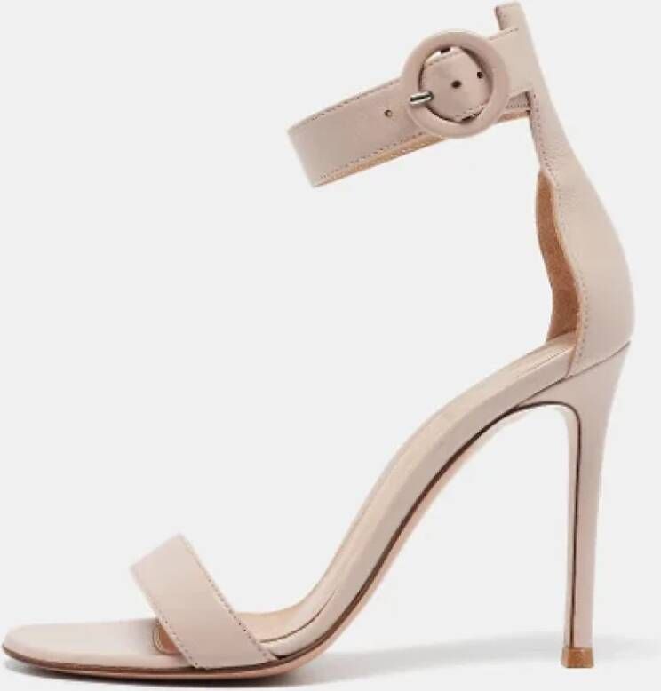 Gianvito Rossi Pre-owned Leather sandals Beige Dames