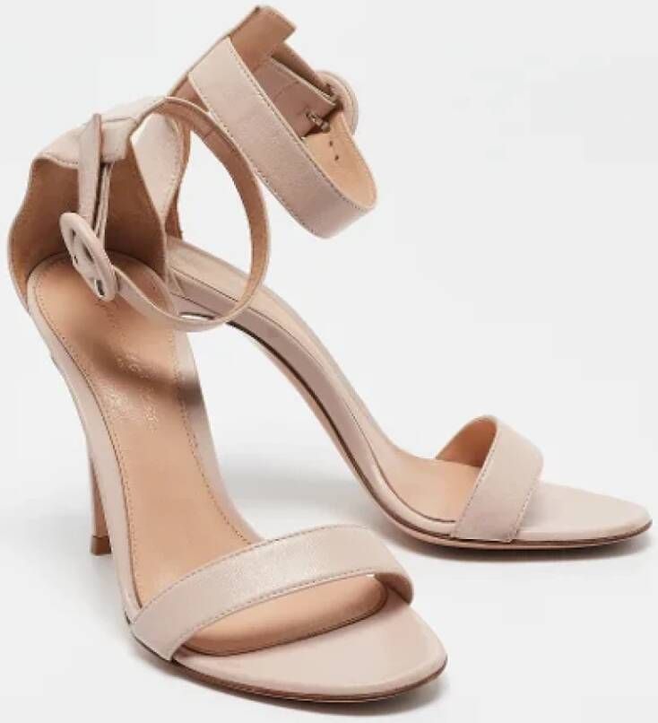 Gianvito Rossi Pre-owned Leather sandals Beige Dames