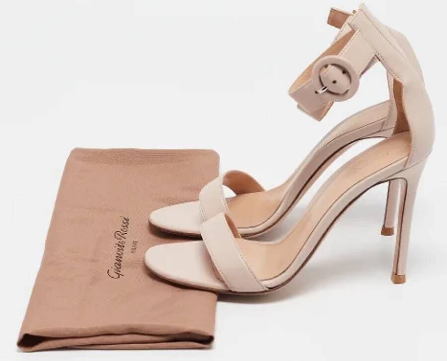 Gianvito Rossi Pre-owned Leather sandals Beige Dames