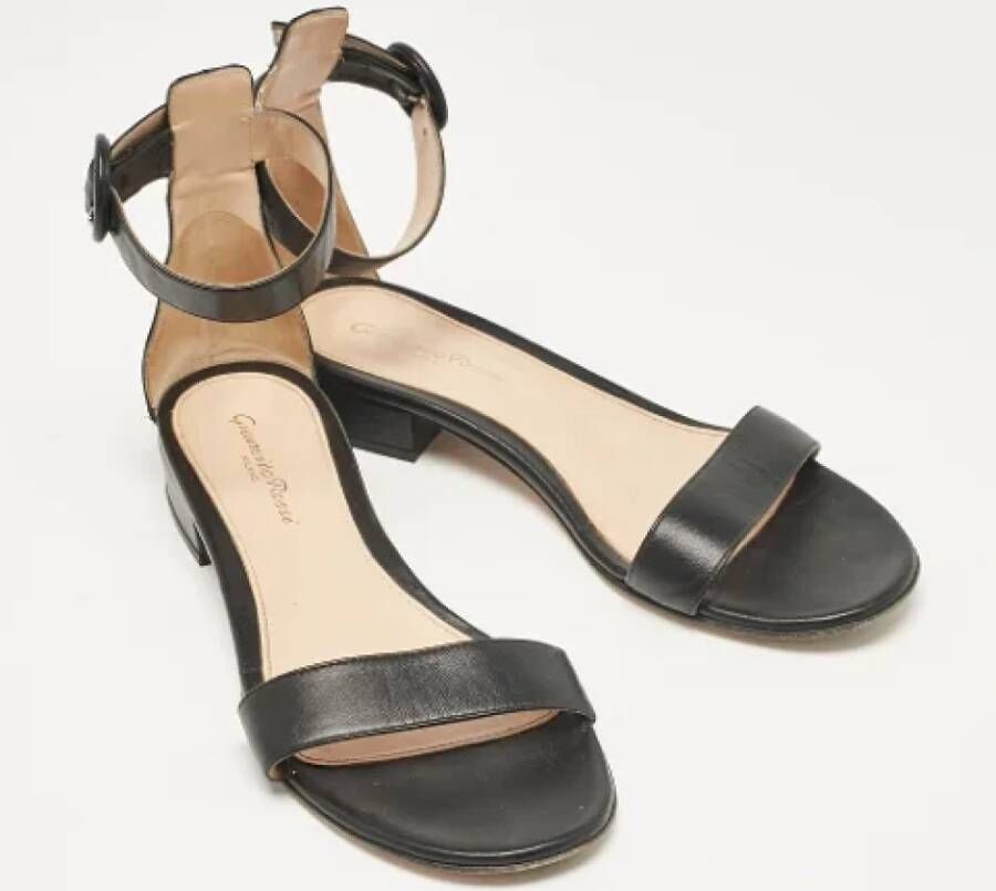 Gianvito Rossi Pre-owned Leather sandals Black Dames