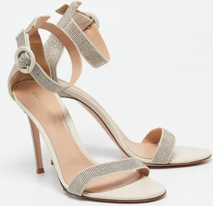 Gianvito Rossi Pre-owned Leather sandals White Dames