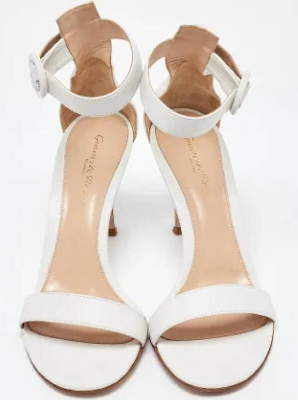 Gianvito Rossi Pre-owned Leather sandals White Dames