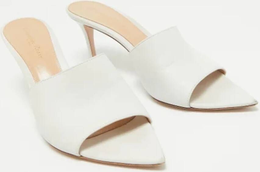 Gianvito Rossi Pre-owned Leather sandals White Dames