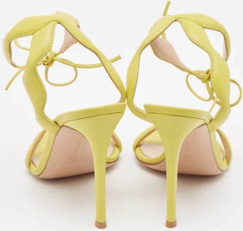 Gianvito Rossi Pre-owned Leather sandals Yellow Dames