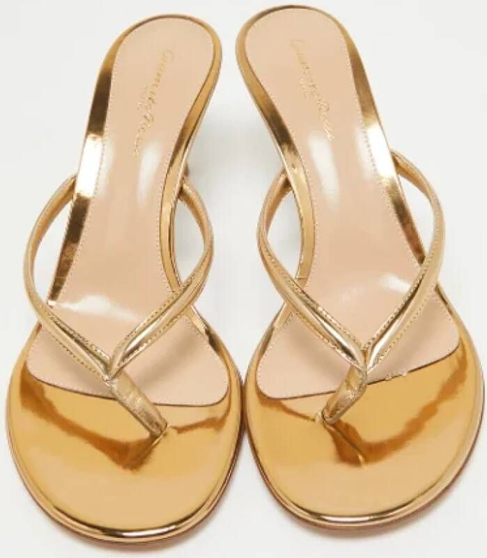 Gianvito Rossi Pre-owned Leather sandals Yellow Dames