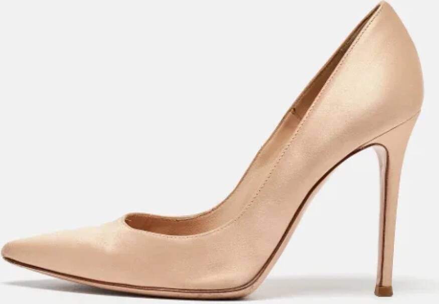 Gianvito Rossi Pre-owned Satin heels Beige Dames