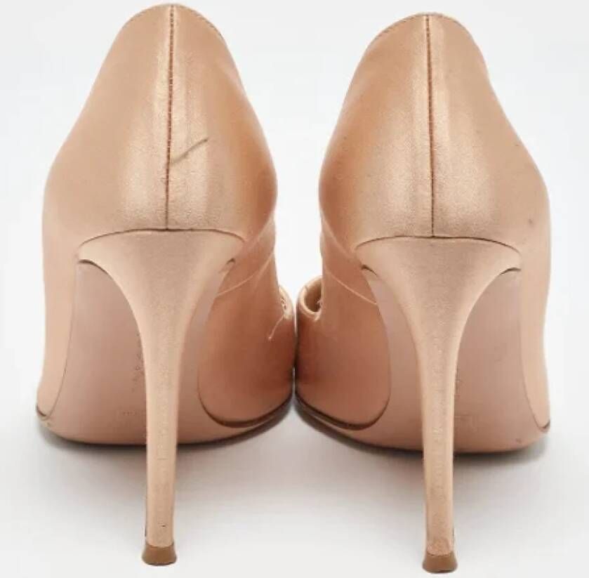 Gianvito Rossi Pre-owned Satin heels Beige Dames