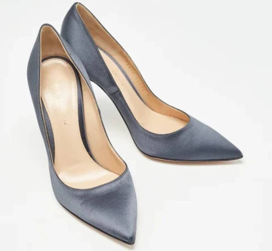 Gianvito Rossi Pre-owned Satin heels Blue Dames