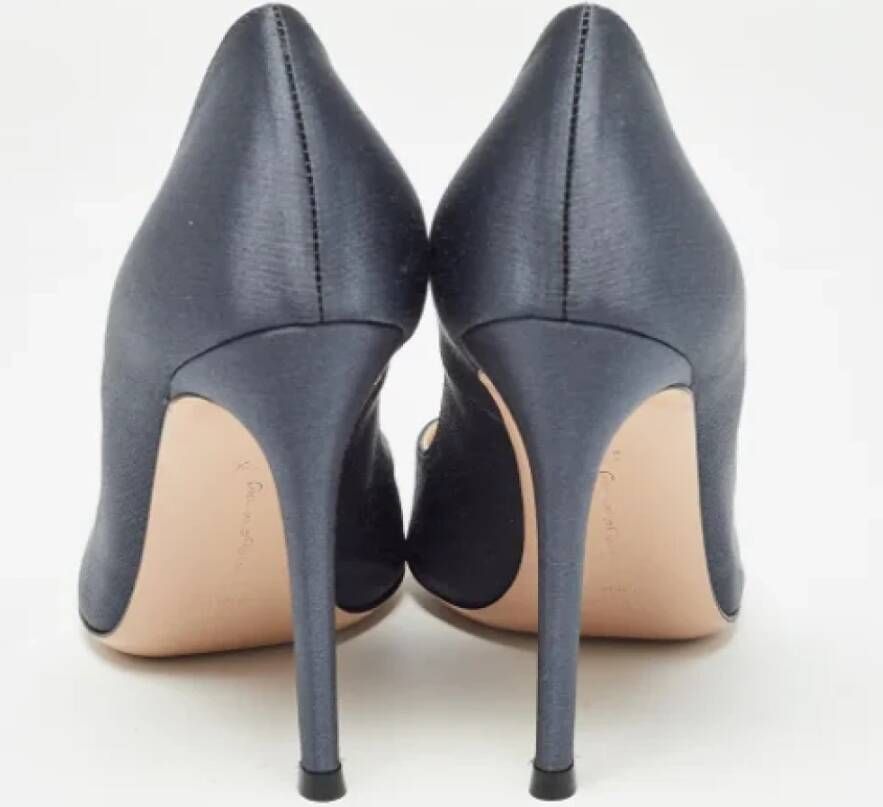 Gianvito Rossi Pre-owned Satin heels Blue Dames