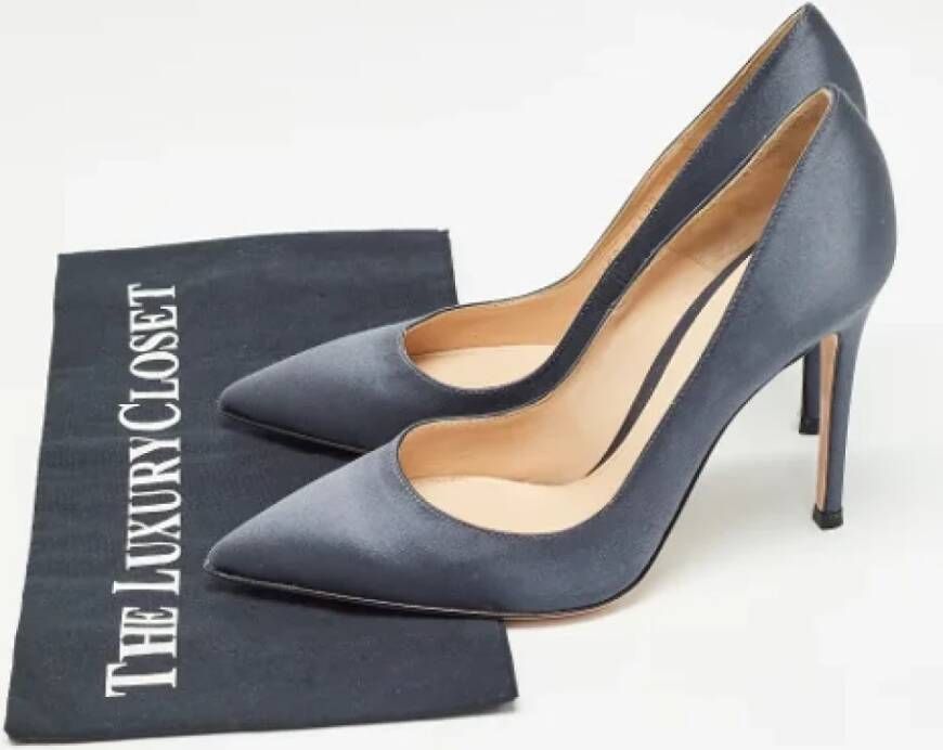 Gianvito Rossi Pre-owned Satin heels Blue Dames