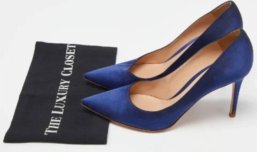 Gianvito Rossi Pre-owned Satin heels Blue Dames