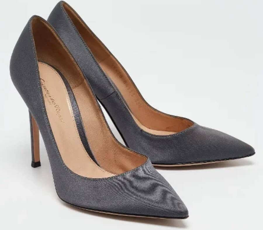 Gianvito Rossi Pre-owned Satin heels Gray Dames