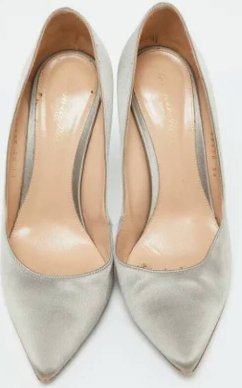 Gianvito Rossi Pre-owned Satin heels Gray Dames