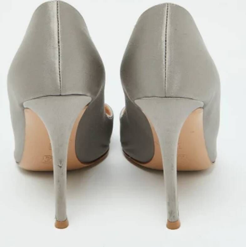 Gianvito Rossi Pre-owned Satin heels Gray Dames