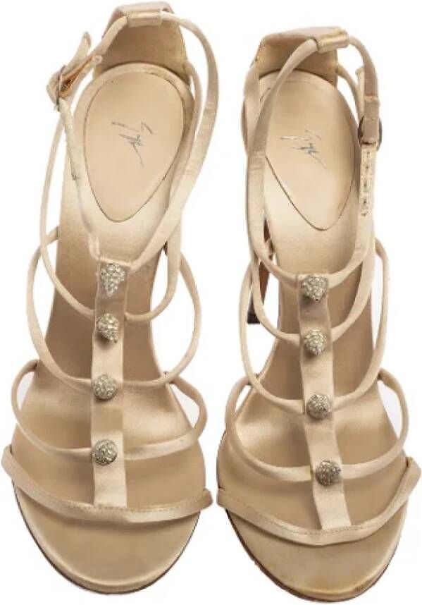 Gianvito Rossi Pre-owned Satin sandals Beige Dames