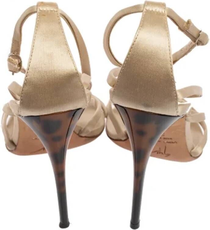 Gianvito Rossi Pre-owned Satin sandals Beige Dames