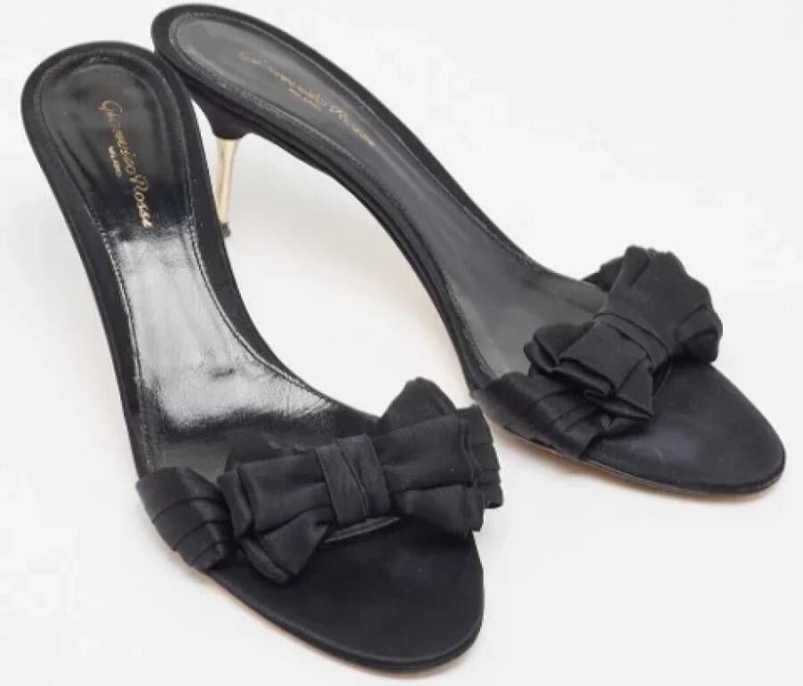 Gianvito Rossi Pre-owned Satin sandals Black Dames