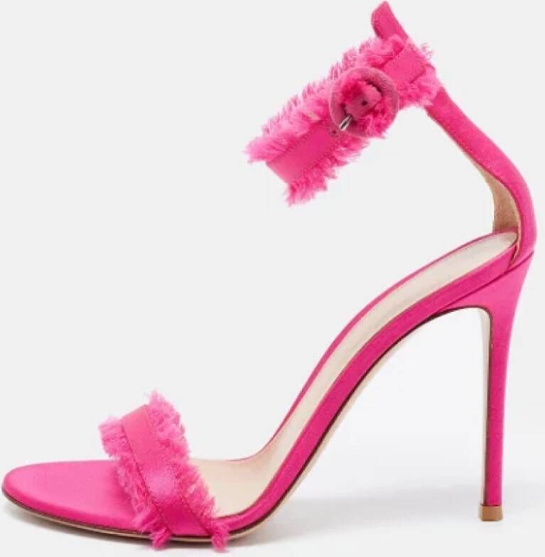 Gianvito Rossi Pre-owned Satin sandals Pink Dames