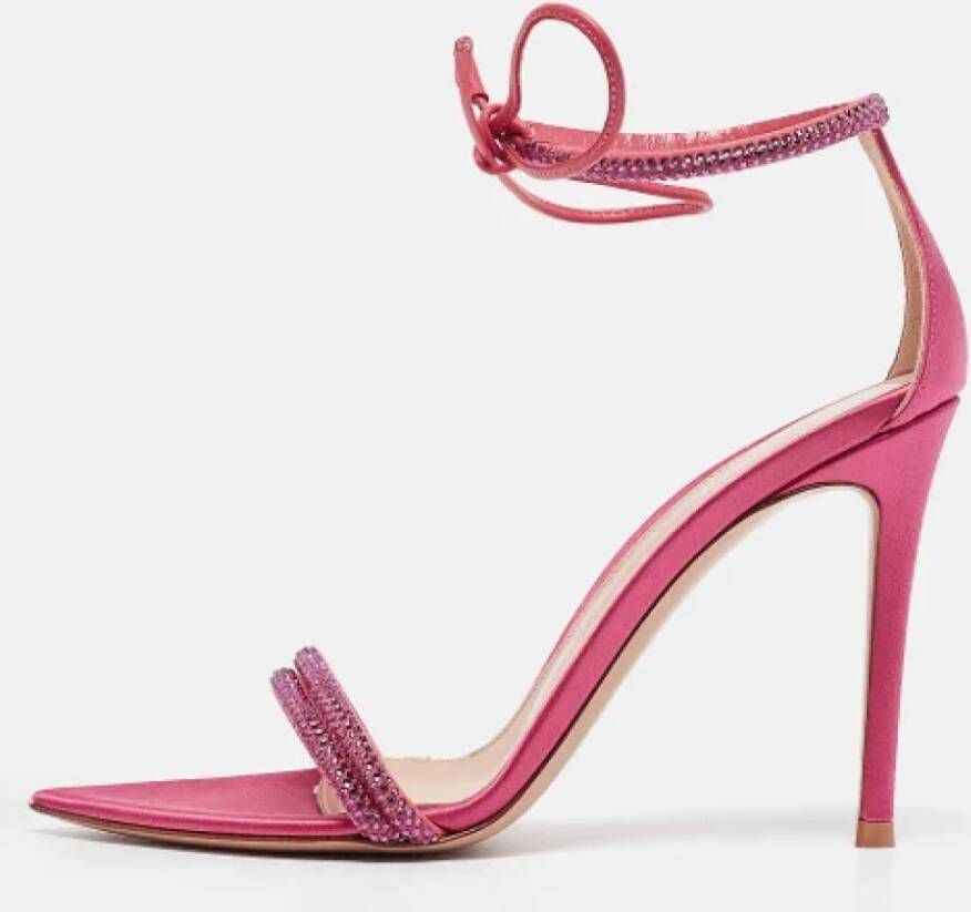 Gianvito Rossi Pre-owned Satin sandals Pink Dames