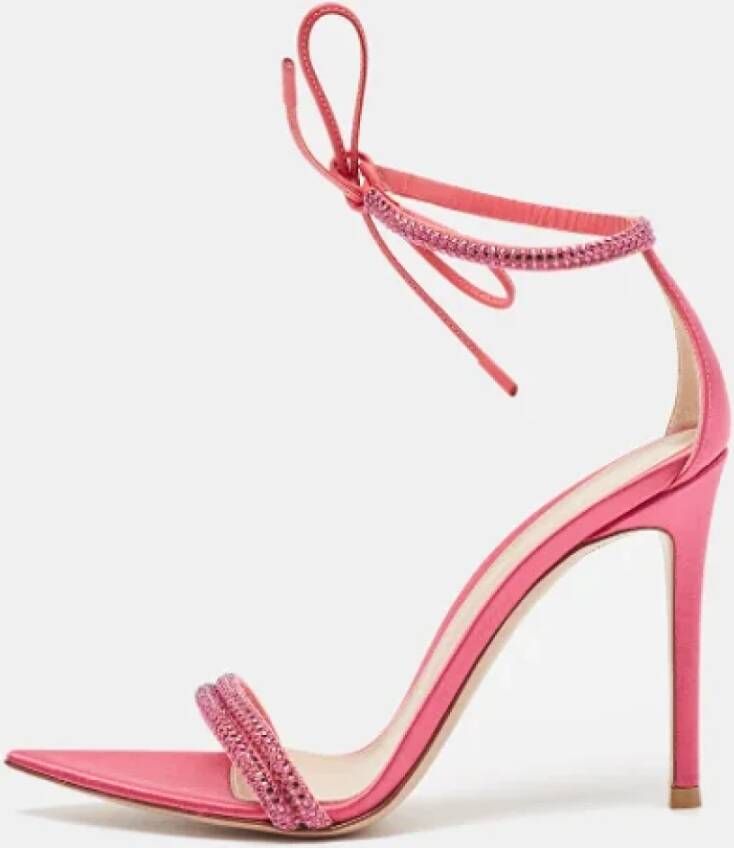 Gianvito Rossi Pre-owned Satin sandals Pink Dames