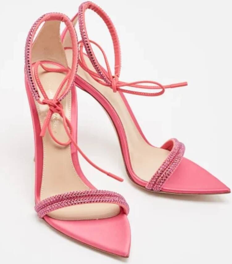 Gianvito Rossi Pre-owned Satin sandals Pink Dames