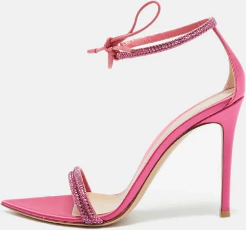 Gianvito Rossi Pre-owned Satin sandals Pink Dames