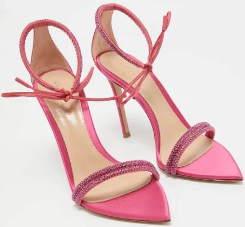 Gianvito Rossi Pre-owned Satin sandals Pink Dames