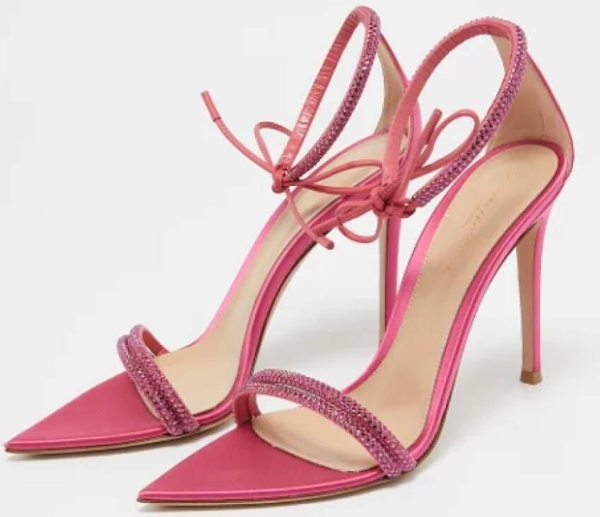 Gianvito Rossi Pre-owned Satin sandals Pink Dames