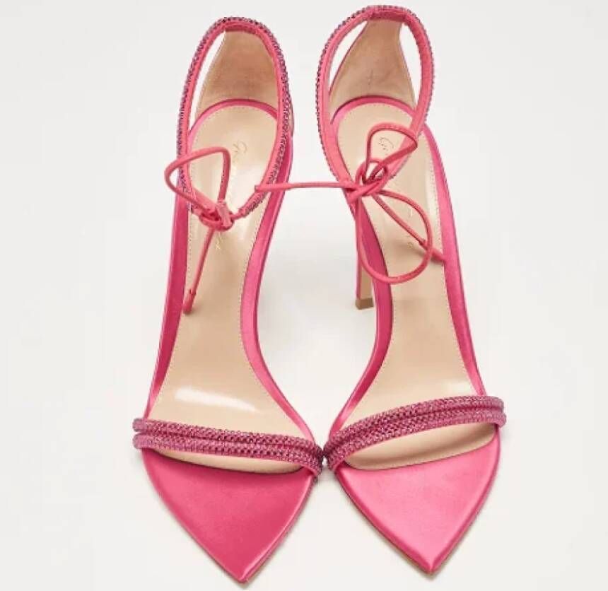 Gianvito Rossi Pre-owned Satin sandals Pink Dames