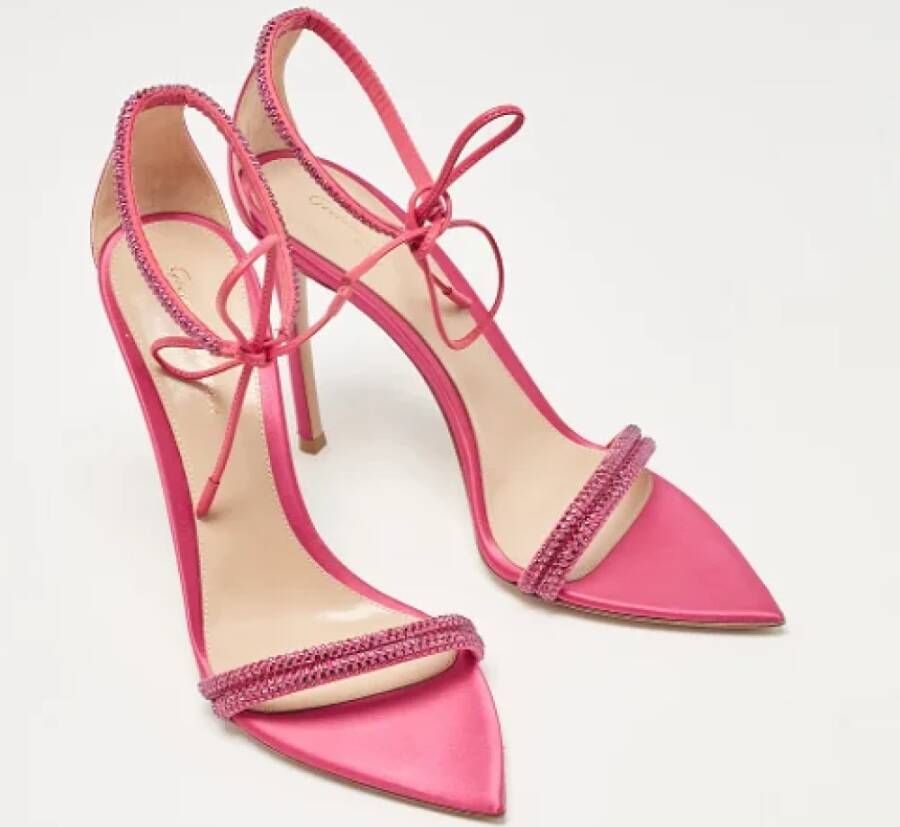 Gianvito Rossi Pre-owned Satin sandals Pink Dames