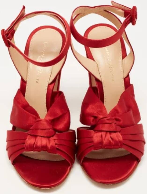 Gianvito Rossi Pre-owned Satin sandals Red Dames